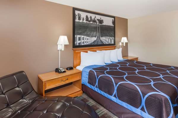  - Super 8 Motel Elkhart - I-80 & I-90, Exit 92