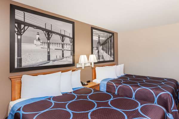  - Super 8 Motel Elkhart - I-80 & I-90, Exit 92