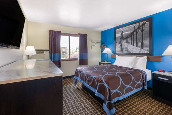  - Super 8 Motel Elkhart - I-80 & I-90, Exit 92