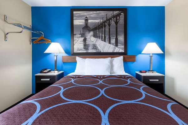  - Super 8 Motel Elkhart - I-80 & I-90, Exit 92