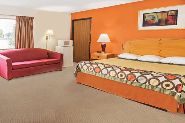  - Super 8 Hotel Elgin - I-90, Exit 54