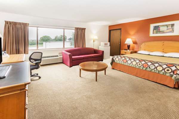  - Super 8 Hotel Elgin - I-90, Exit 54