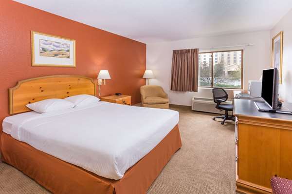  - Super 8 Hotel Elgin - I-90, Exit 54