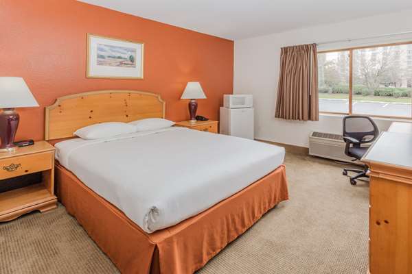  - Super 8 Hotel Elgin - I-90, Exit 54