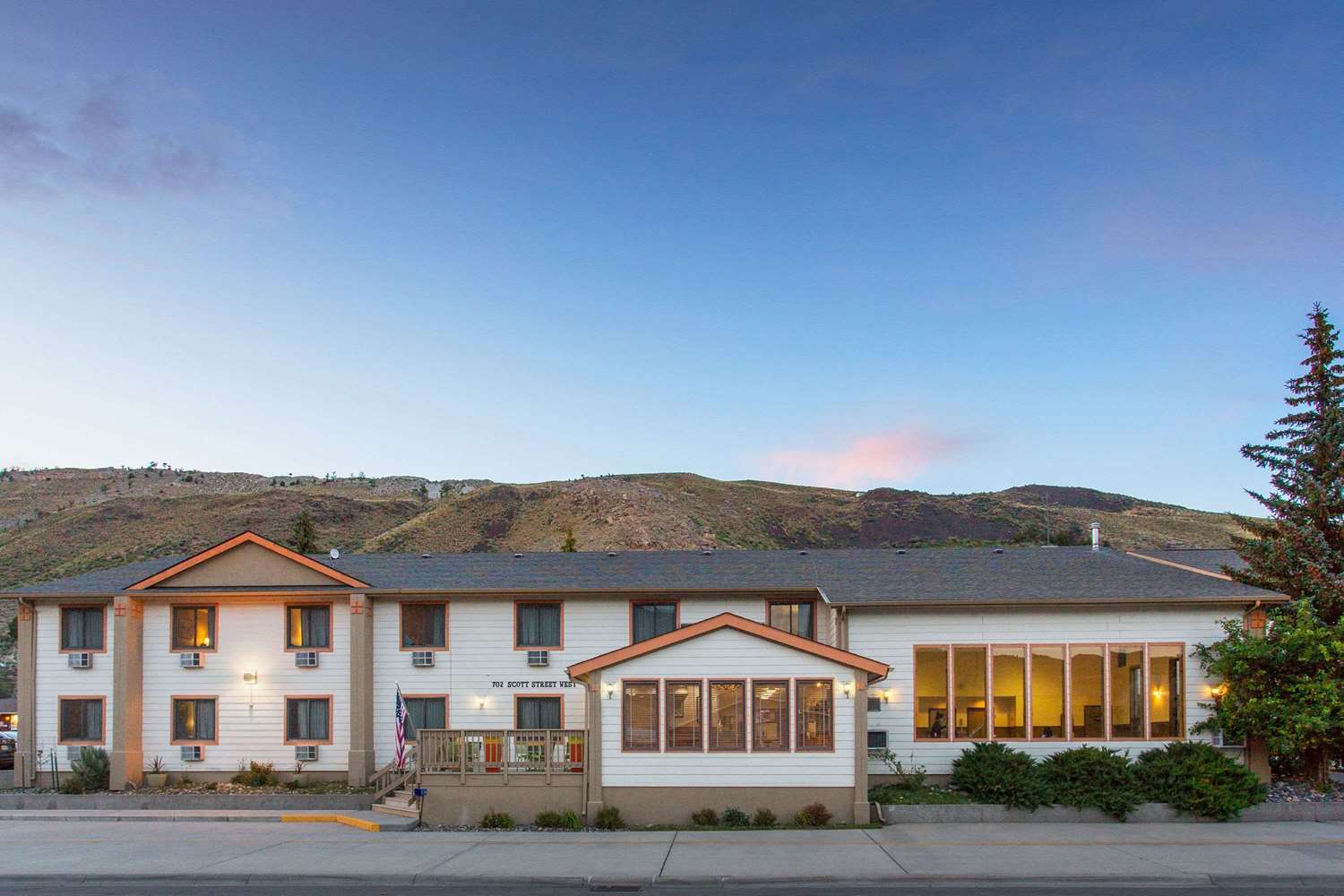 Super 8 Hotel Gardiner, MT See Discounts