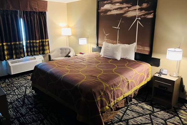  - Super 8 Hotel Pratt