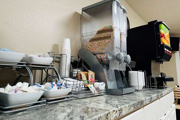  - Super 8 Hotel Pratt