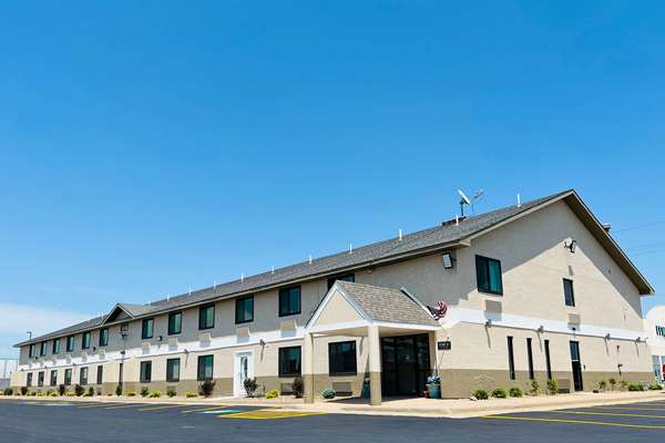 Exterior view - Super 8 Hotel Pratt