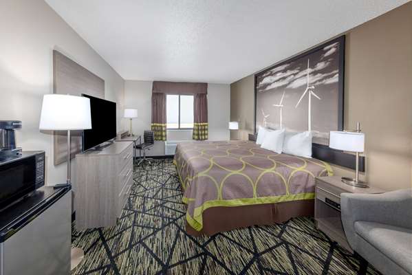  - Super 8 Hotel Pratt