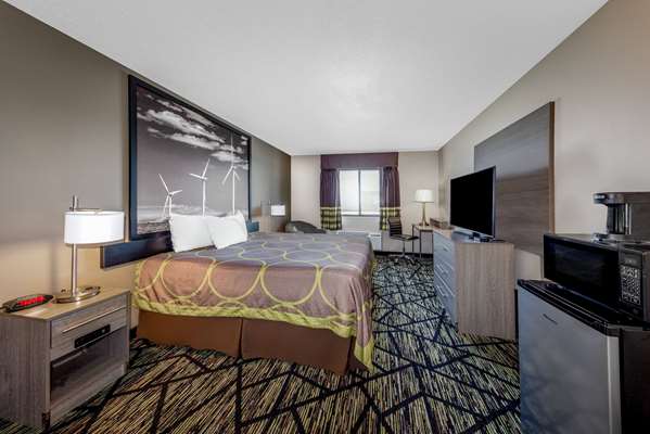  - Super 8 Hotel Pratt