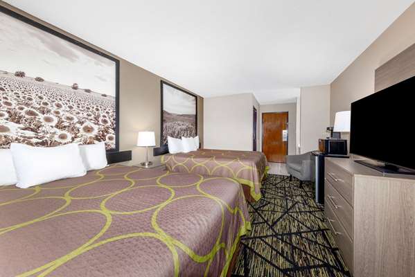  - Super 8 Hotel Pratt