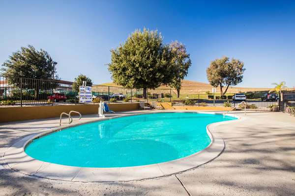 Pool - Super 8 Hotel Vacaville - I-80, Exit 55