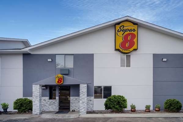 Exterior view - Super 8 Hotel Merrillville - I-65, Exit 253