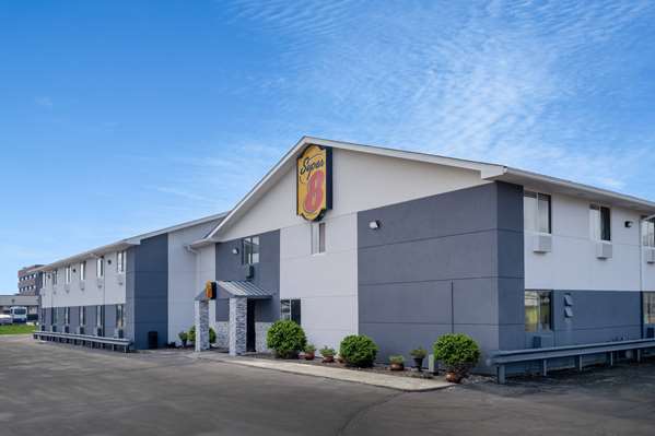 Exterior view - Super 8 Hotel Merrillville - I-65, Exit 253