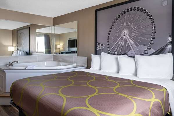 Suite - Super 8 Hotel Merrillville - I-65, Exit 253