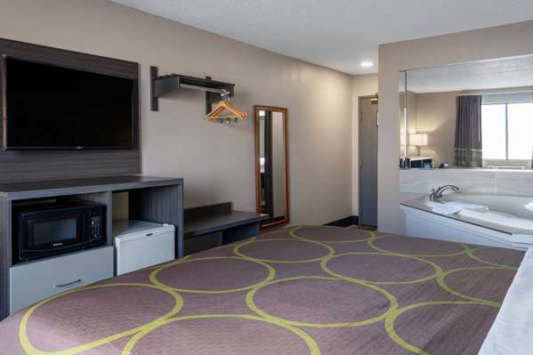 Suite - Super 8 Hotel Merrillville - I-65, Exit 253