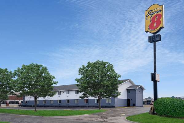 Exterior view - Super 8 Hotel Merrillville - I-65, Exit 253