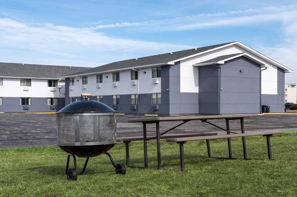  - Super 8 Hotel Merrillville - I-65, Exit 253