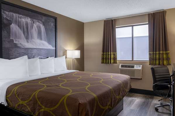  - Super 8 Hotel Merrillville - I-65, Exit 253