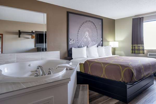 Suite - Super 8 Hotel Merrillville - I-65, Exit 253