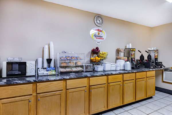  - Super 8 Motel Valentine