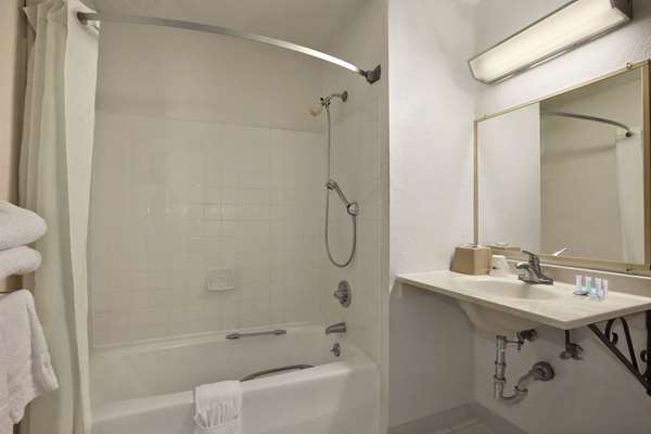  - Travelodge Muskegon Heights