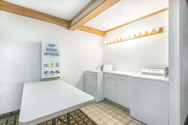 Amenities - Super 8 Hotel Twinsburg - I-480, Exit 36