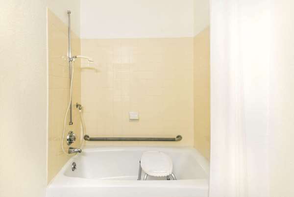  - Super 8 Hotel Twinsburg - I-480, Exit 36