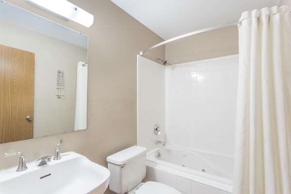  - Super 8 Hotel Pleasant Prairie - I-41 &  I-94, Exit 344