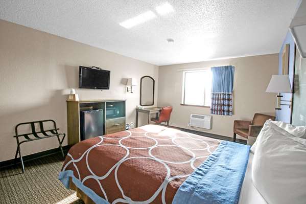  - Super 8 Hotel Pleasant Prairie - I-41 &  I-94, Exit 344