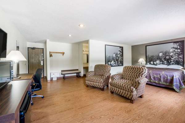 Suite - Super 8 Hotel Zanesville