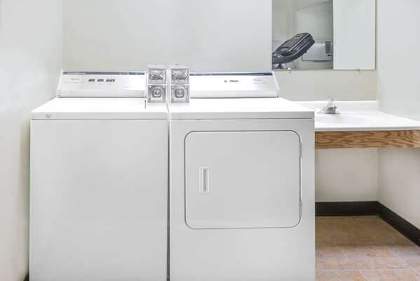 Amenities - Super 8 Hotel Kent - I-76, Exit 33