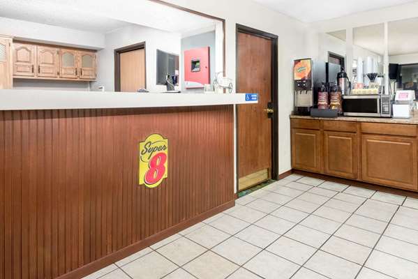  - Super 8 Hotel Kent - I-76, Exit 33