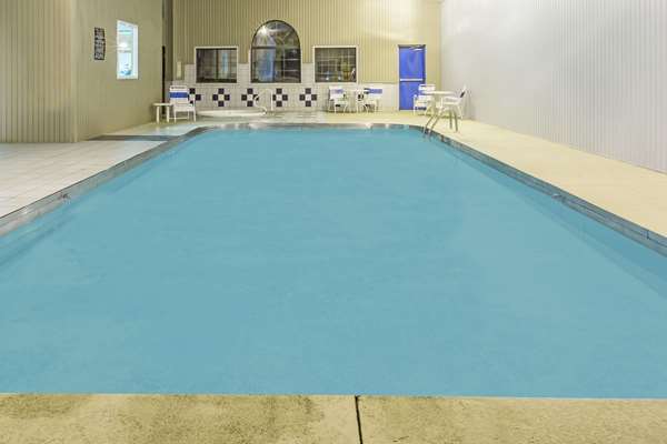 Pool - Super 8 Hotel Gallipolis