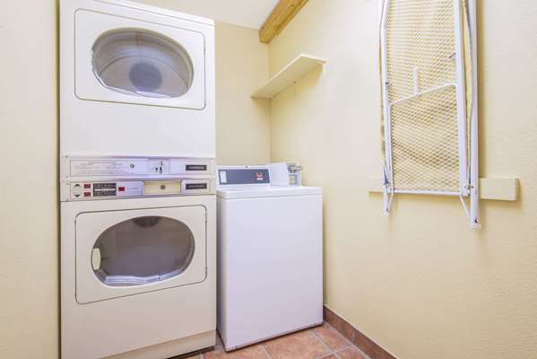 Amenities - Super 8 Hotel Portales