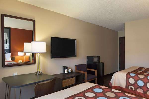  - Super 8 Hotel Taylor - I-75, Exit 36