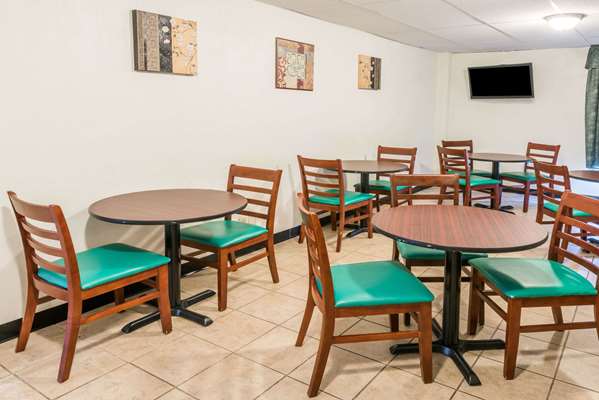  - Super 8 Hotel North Columbus - I-71, Exit 117