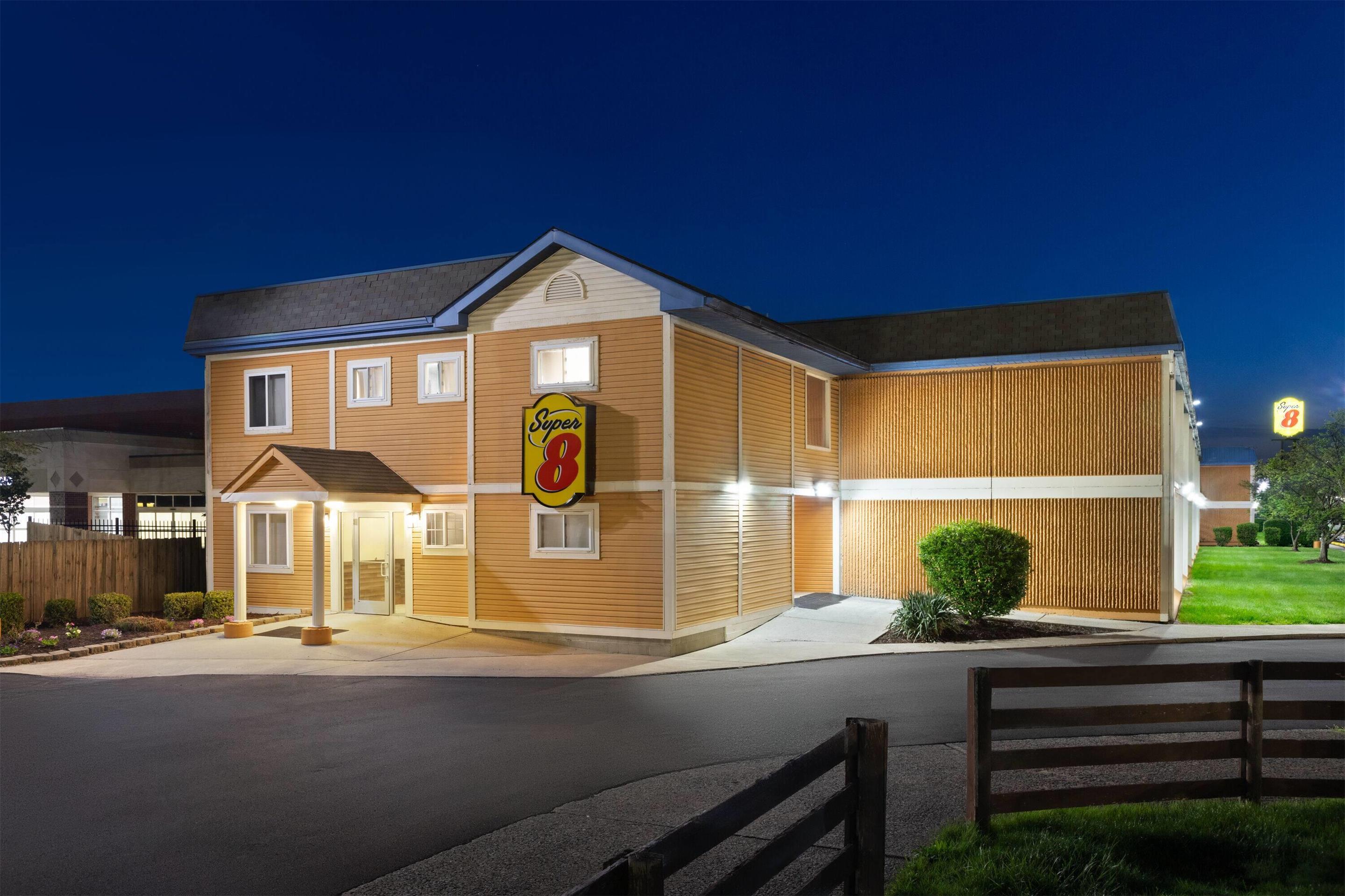 Exterior | Super 8 by Wyndham Columbus