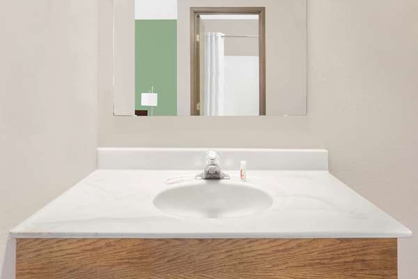  - Super 8 Hotel Beaver Dam