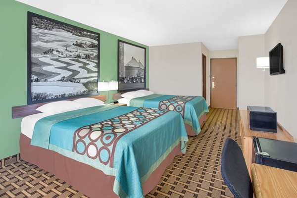  - Super 8 Hotel Beaver Dam