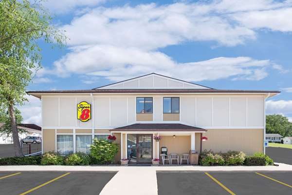 Exterior view - Super 8 Hotel Beaver Dam