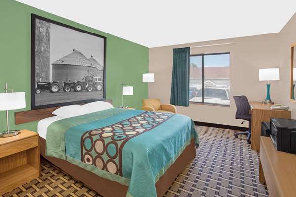  - Super 8 Hotel Beaver Dam