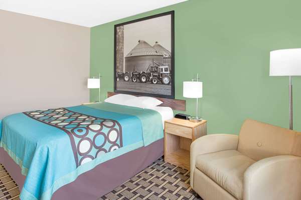  - Super 8 Hotel Beaver Dam