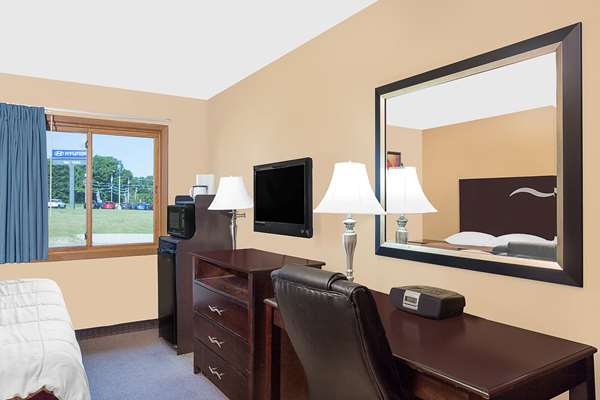  - Super 8 Hotel Sheboygan