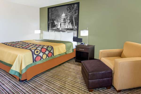  - Super 8 Hotel South Madison