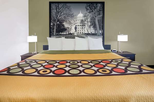  - Super 8 Hotel South Madison
