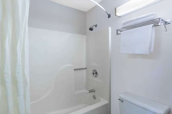  - Super 8 Hotel South Madison