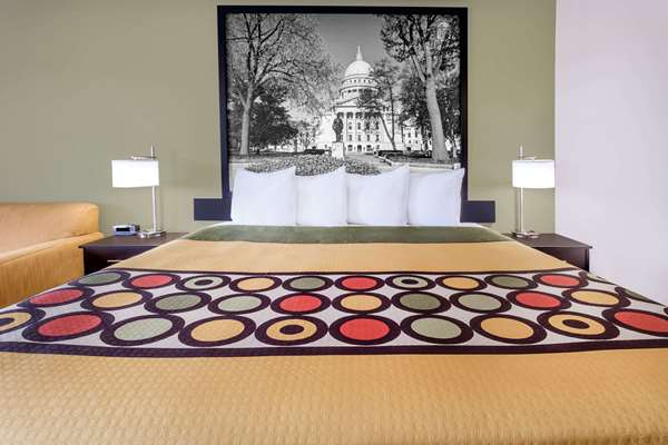 - Super 8 Hotel South Madison