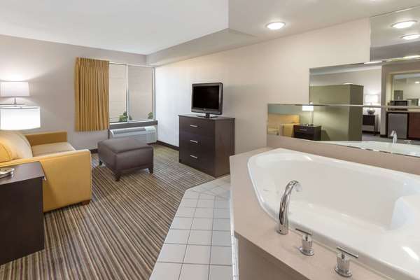 Suite - Super 8 Hotel South Madison