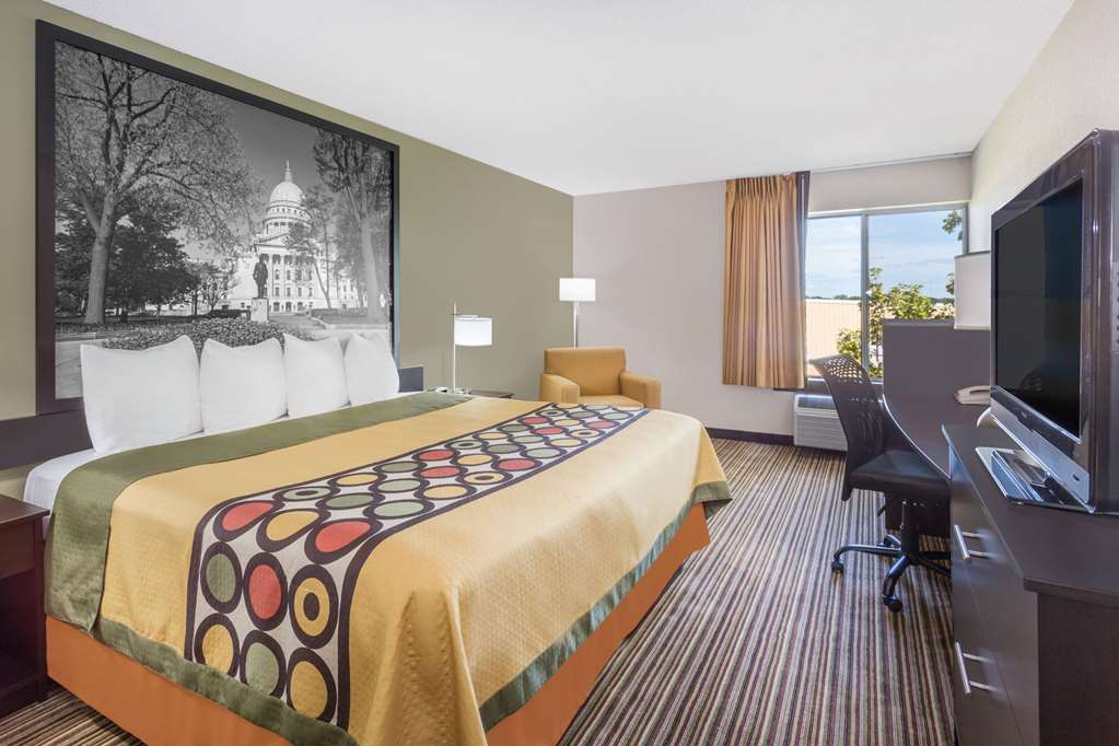 SUPER 8 BY WYNDHAM MADISON SOUTH-guestroom-Guest Room,On-Site.jpg